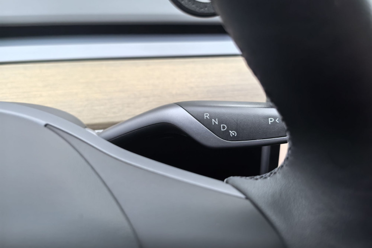 Tesla Model Y 2023 car image #17