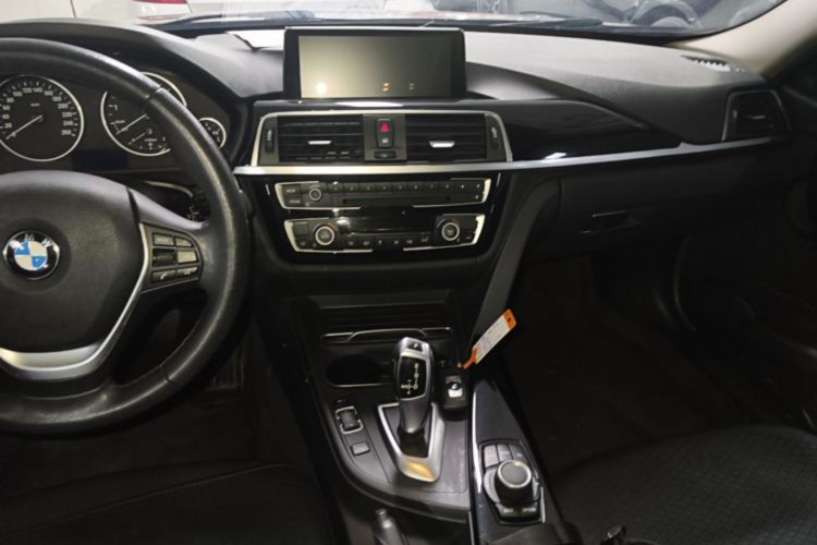 BMW 3 Series 2017 car image #13