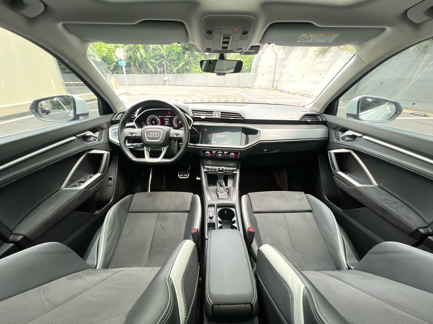 Audi Q3 2022 car image #5