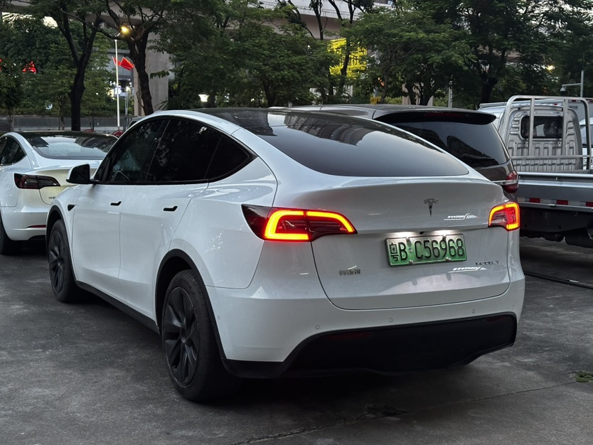 Tesla Model Y 2024 car image #4