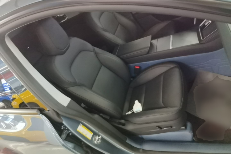 Tesla Model Y 2025 #24 Tesla Model Y 2025 immagine di auto #24