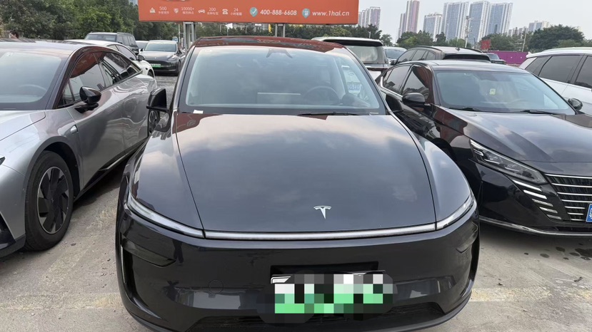 Tesla Model Y 2025 #2 Tesla Model Y 2025 car image #2