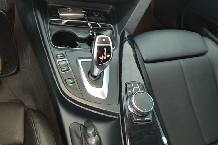 BMW 3 Series 2018 #14 BMW 3 Series 2018 car image #14