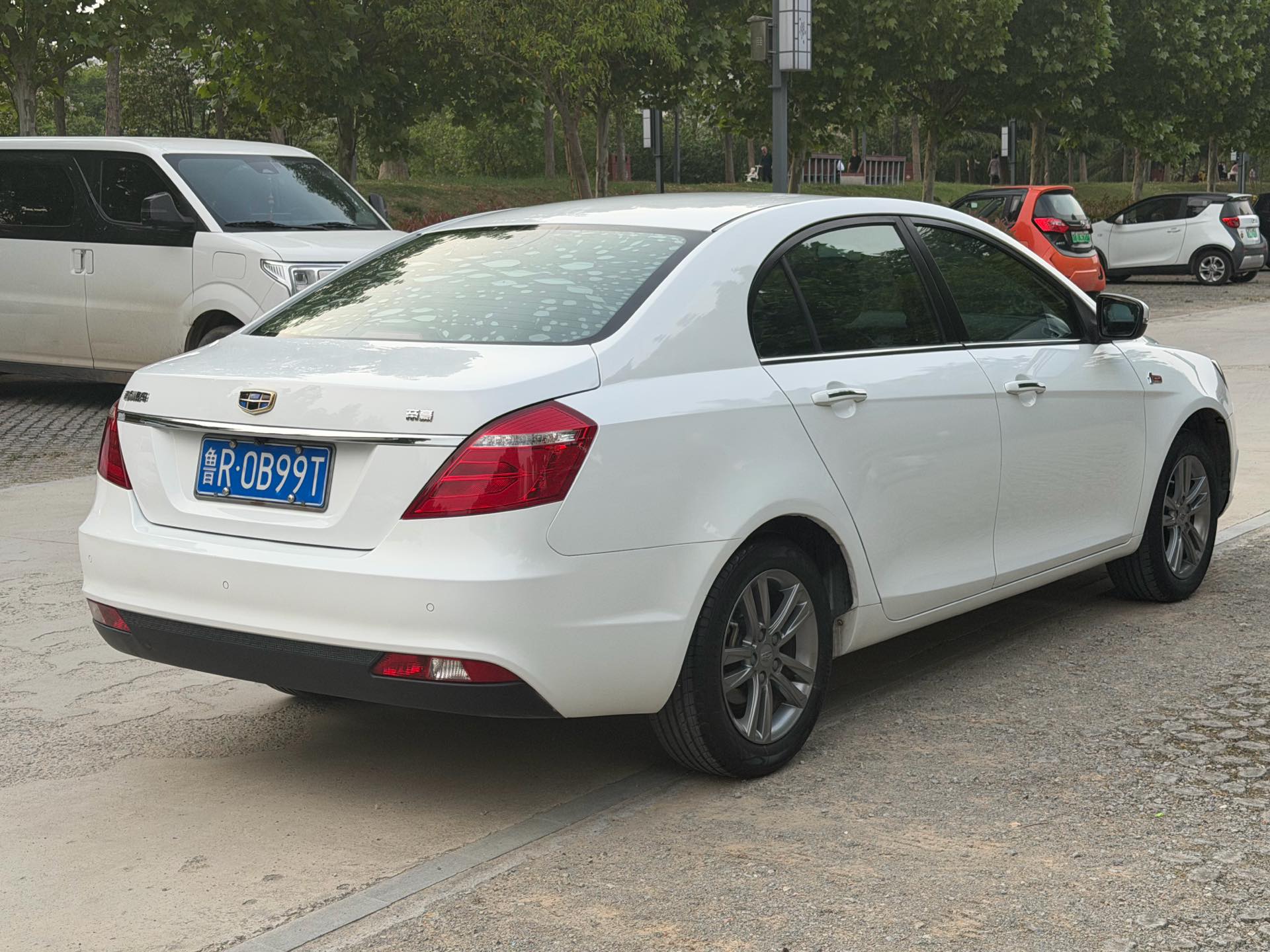 GEELY Emgrand 2017 car image #11