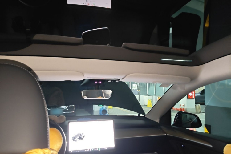 Tesla Model Y 2023 car image #16