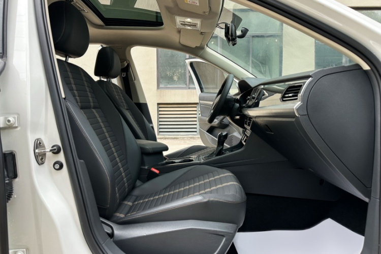Volkswagen Lavida 2019 car image #10