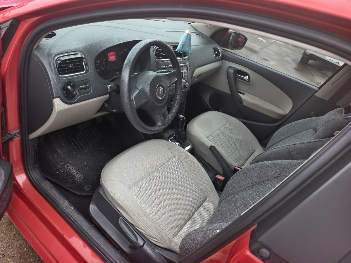 Volkswagen Polo 2012 car image #5