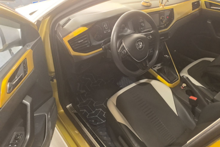 Volkswagen Polo 2019 car image #16