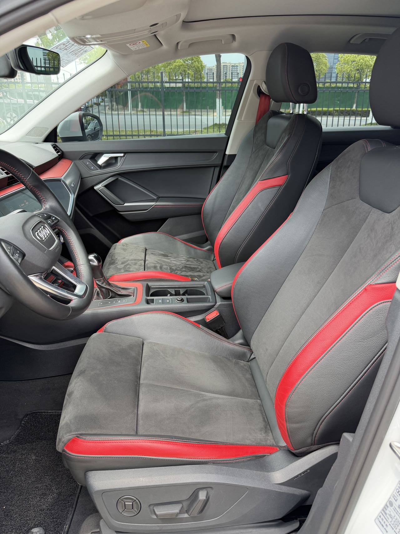 Audi Q3 2020 car image #5