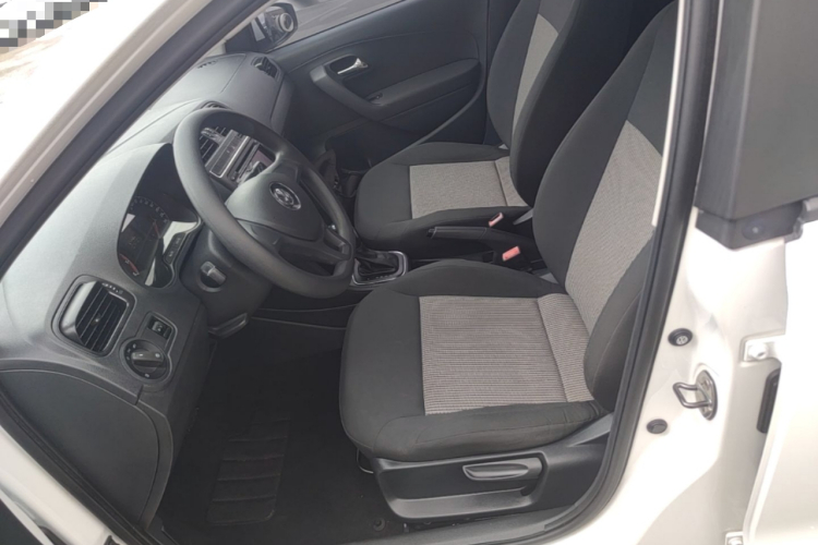 Volkswagen Polo 2016 car image #15
