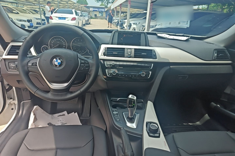 BMW 3 Series GT 2016 car image #10