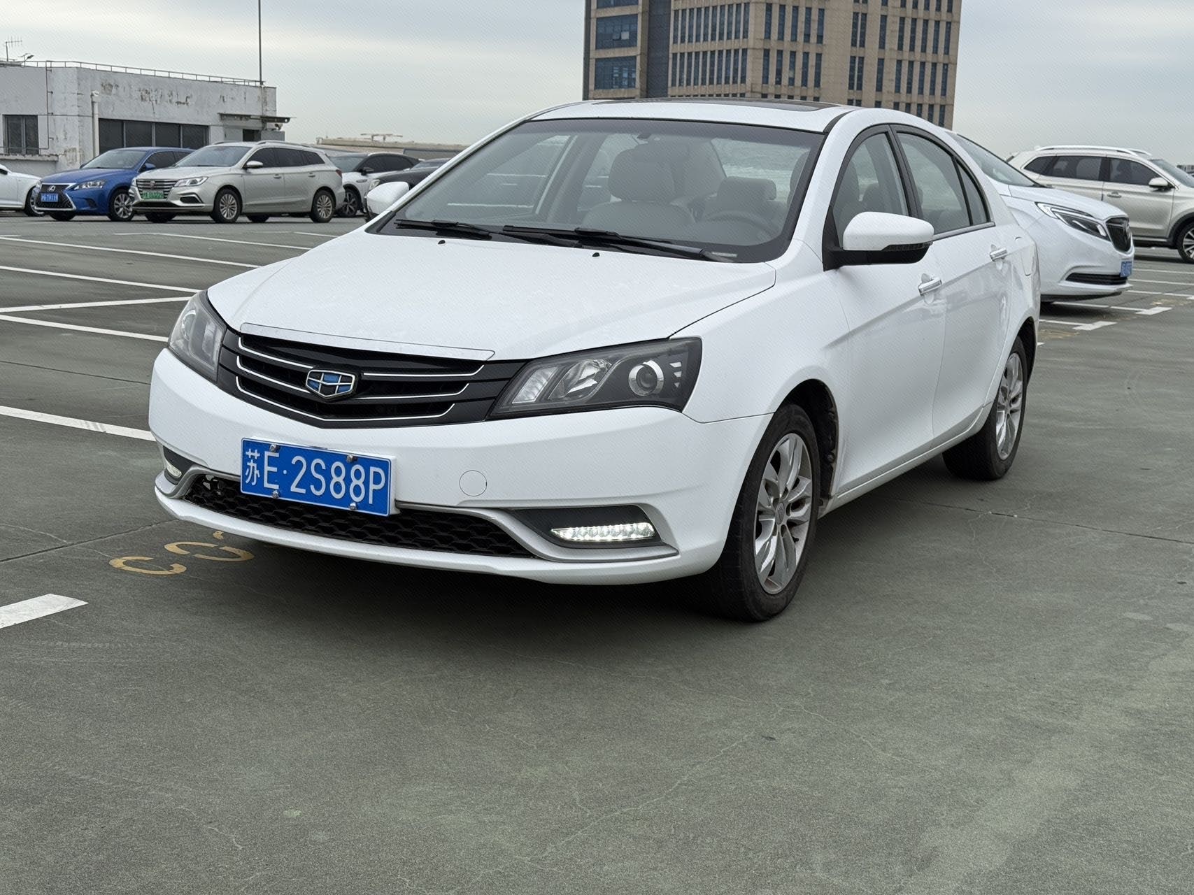 GEELY Emgrand 2015 GEELY Emgrand 2015 image de voiture