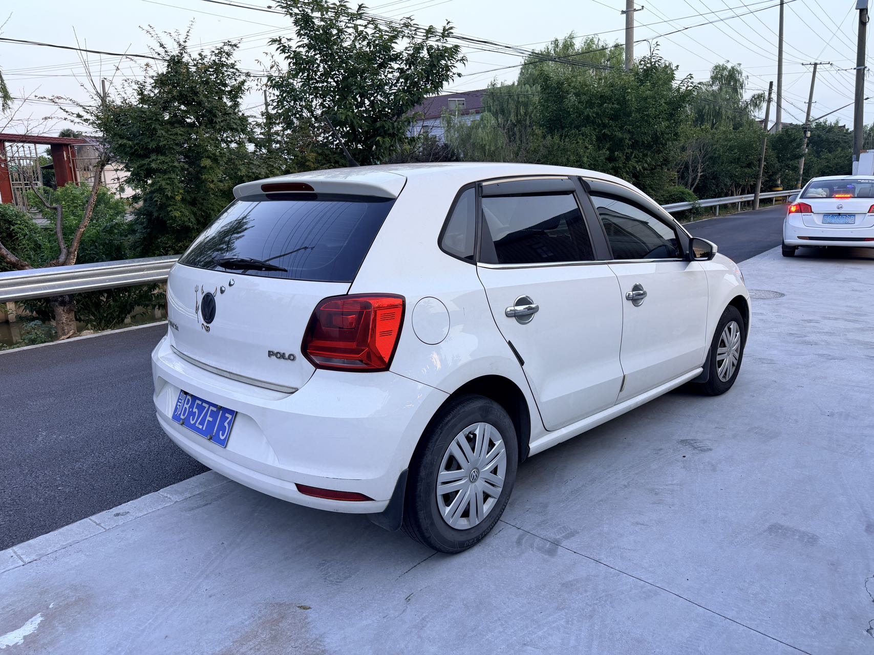 Volkswagen Polo 2017 car image #9