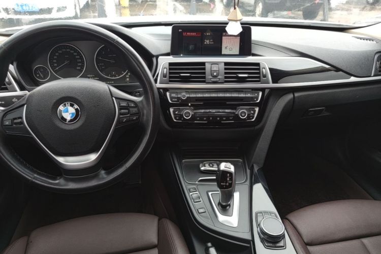 BMW 3 Series 2019 car image #13
