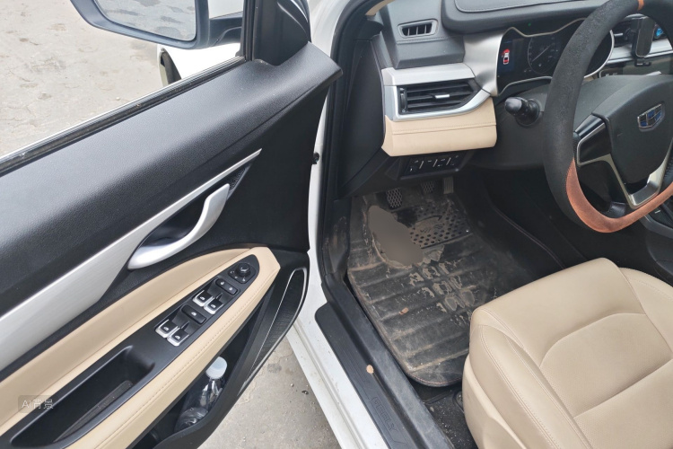 GEELY Emgrand 2018 изображение автомобиля #18