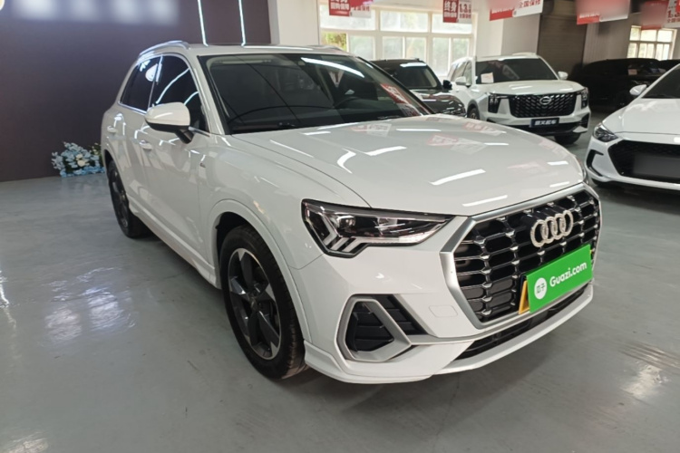 Audi Q3 2019 car image #4