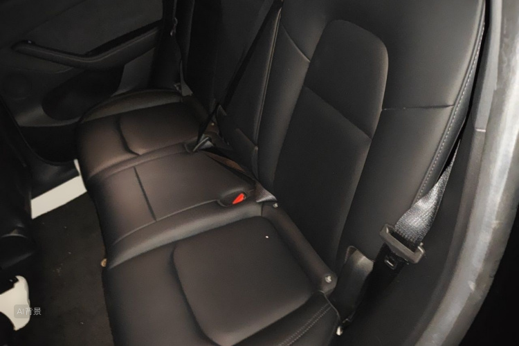 Tesla Model Y 2023 car image #19