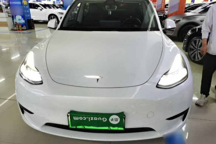 Tesla Model Y 2024 #3 Tesla Model Y 2024 immagine di auto #3