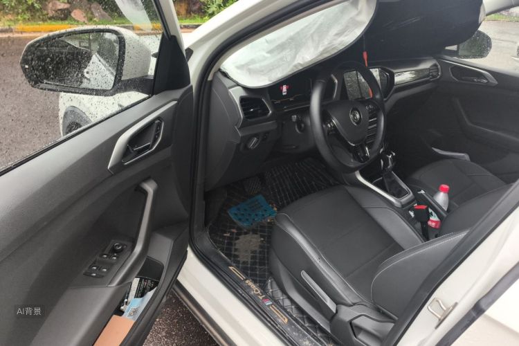 Volkswagen T-Cross 2019 #18 Volkswagen T-Cross 2019 car image #18
