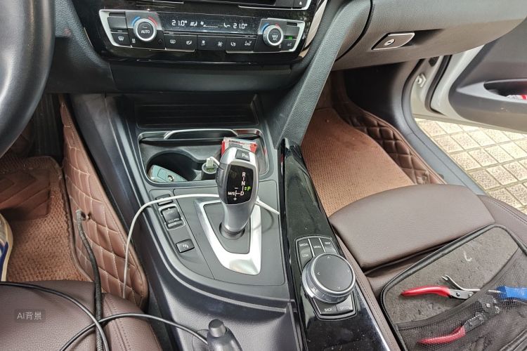 BMW 3 Series 2019 car image #16