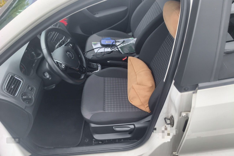 Volkswagen Polo 2016 car image #17