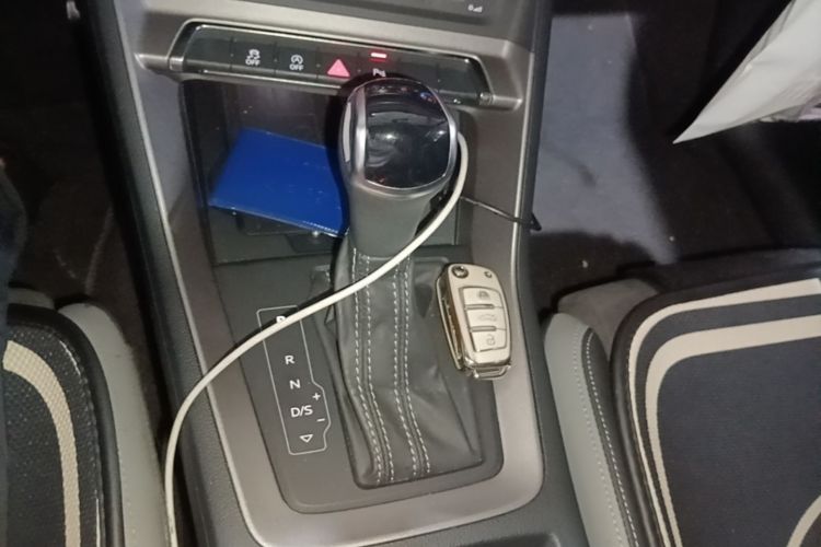 Audi Q3 2021 car image #18