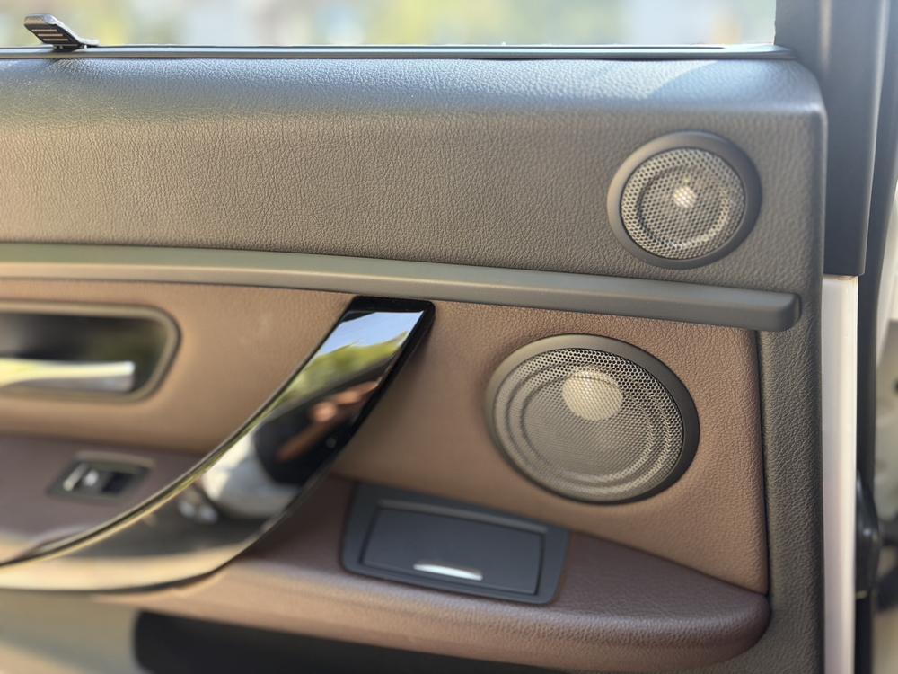 BMW 3 Series 2018 car image #13