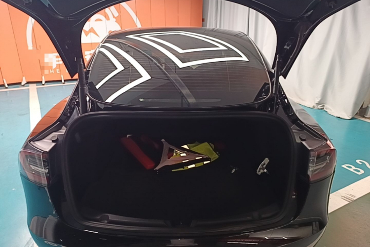 Tesla Model 3 2022 car image #19