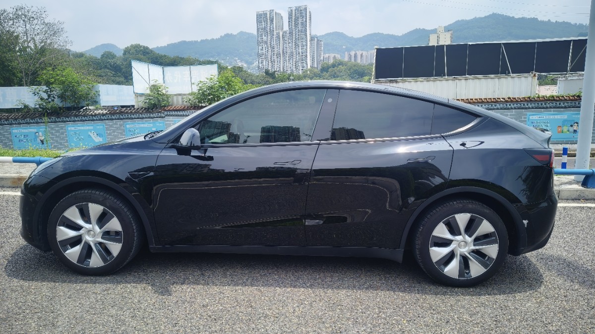 Tesla Model Y 2023 #4 Tesla Model Y 2023 car image #4