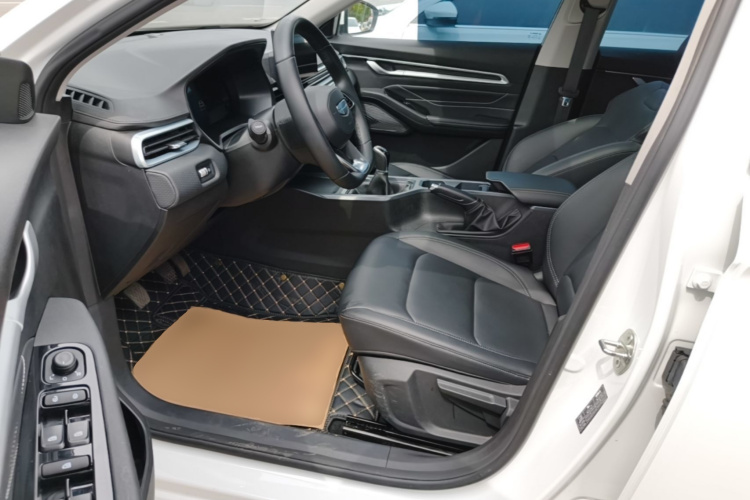 GEELY Emgrand 2025 car image #15