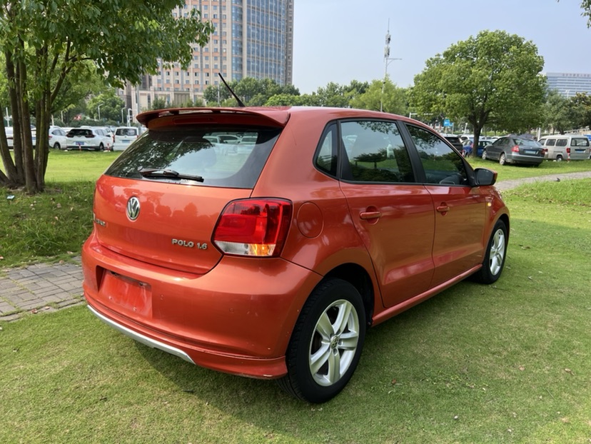 Volkswagen Polo 2011 car image #9