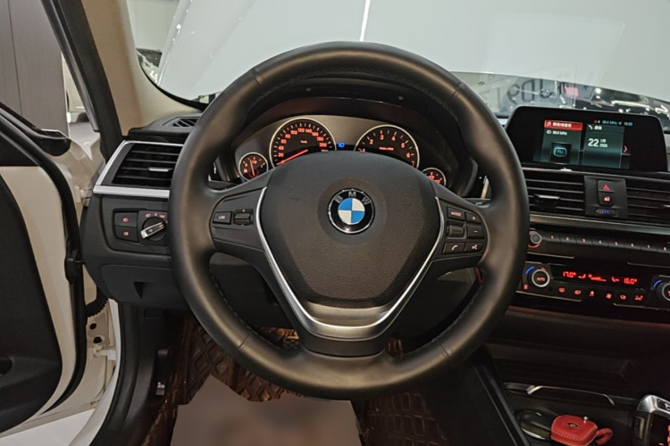 BMW 3 Series 2018 #11 BMW 3 Series 2018 car image #11