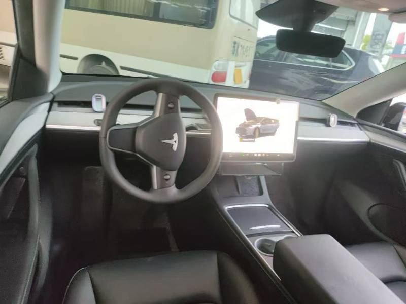 Tesla Model Y 2024 #5 Tesla Model Y 2024 car image #5