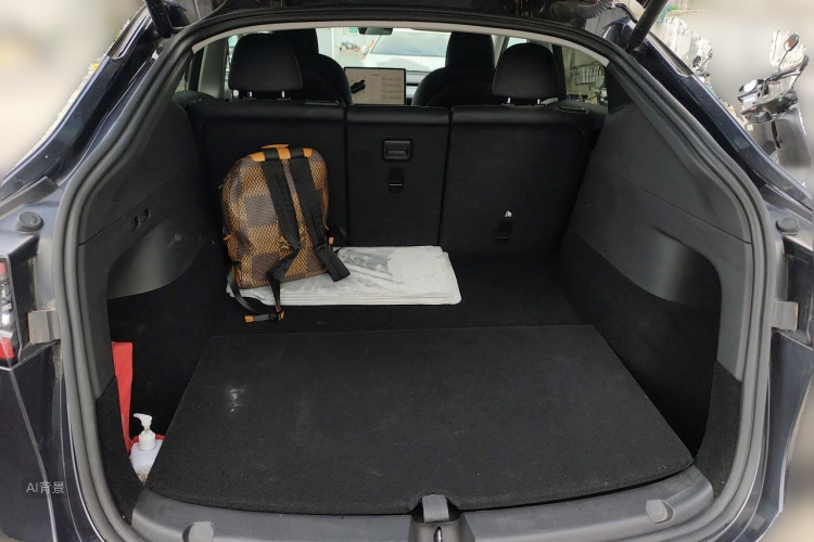 Tesla Model Y 2024 car image #21