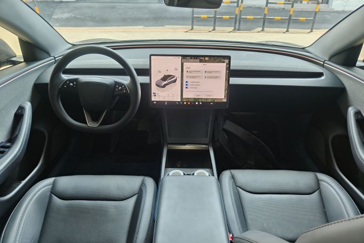 Tesla Model 3 2025 car image #11
