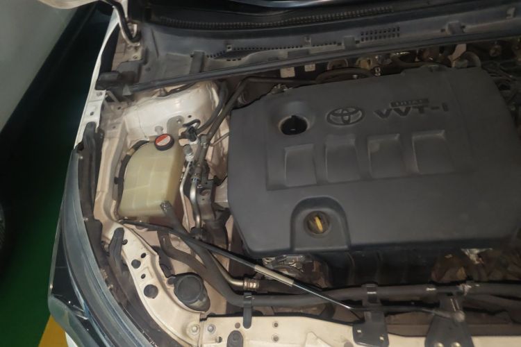 Toyota Corolla 2015 immagine di auto #28