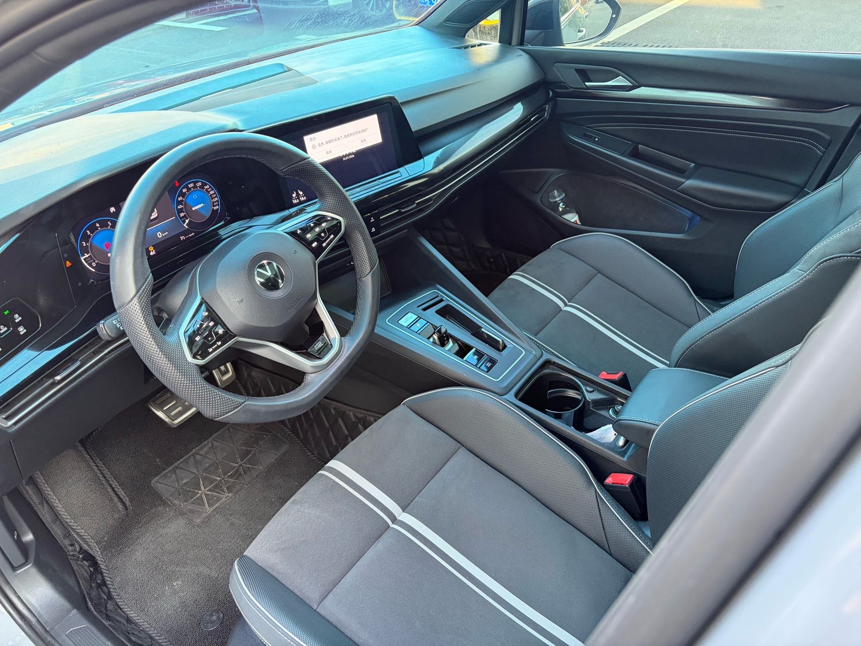 Volkswagen Golf 2024 car image #4