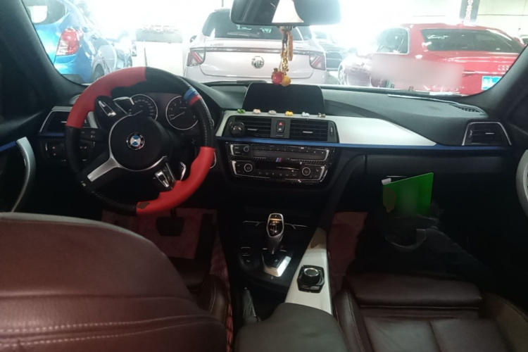BMW 3 Series 2018 imagen de coche #11