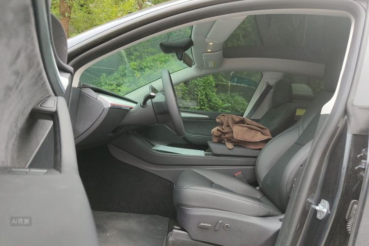 Tesla Model Y 2024 car image #17