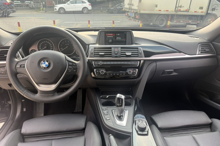 BMW 3 Series GT 2018 #13 BMW 3 Series GT 2018 car image #13