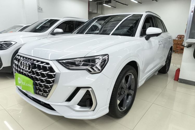 Audi Q3 2024 car image #2