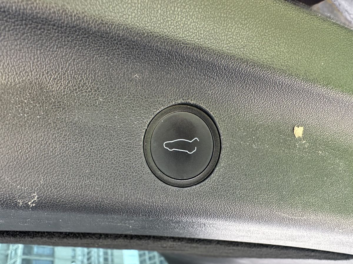 Tesla Model Y 2022 car image #15