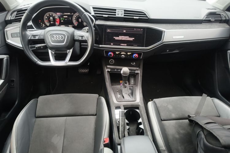Audi Q3 2022 car image #11