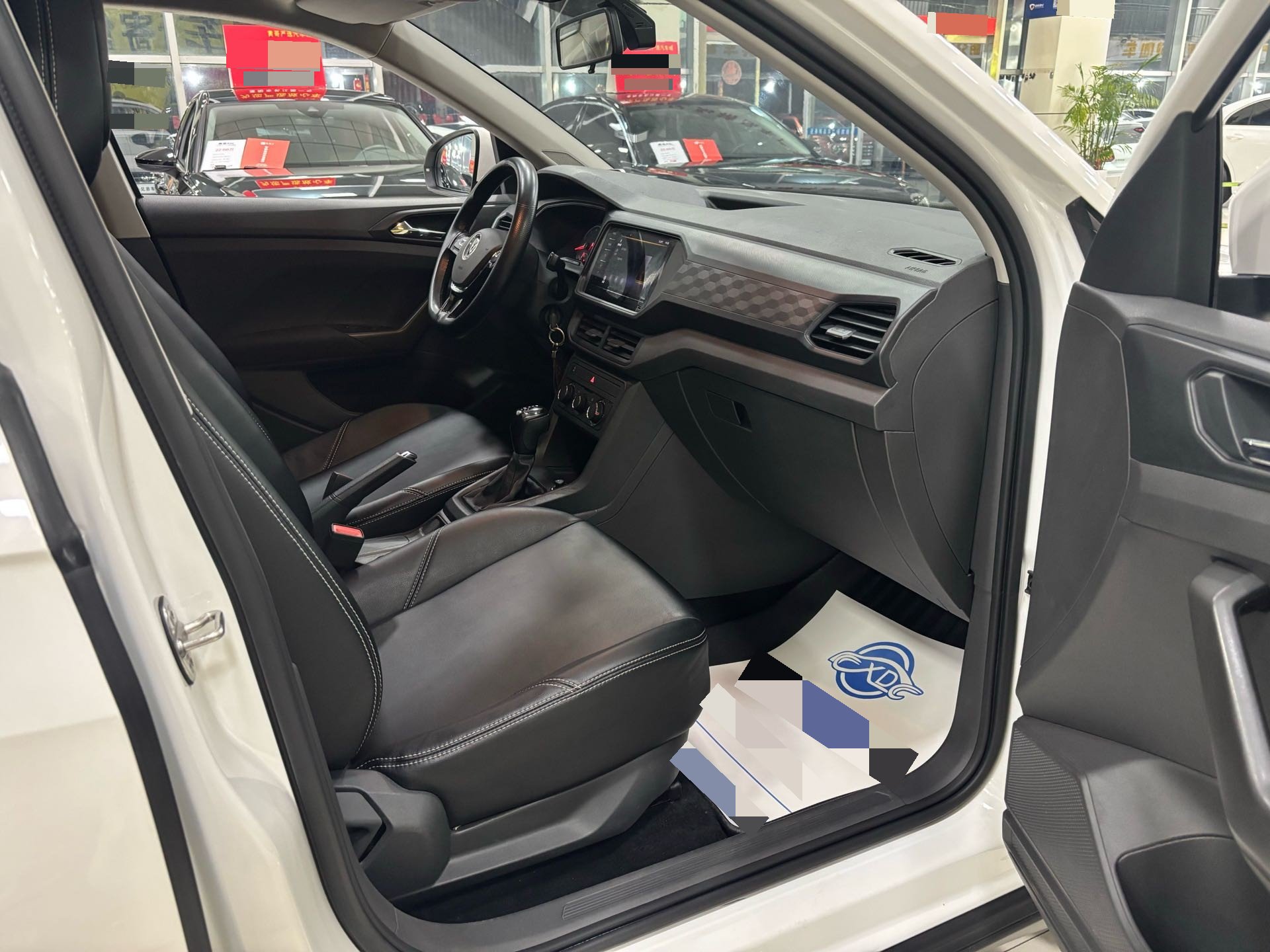 Volkswagen T-Cross 2021 car image #6