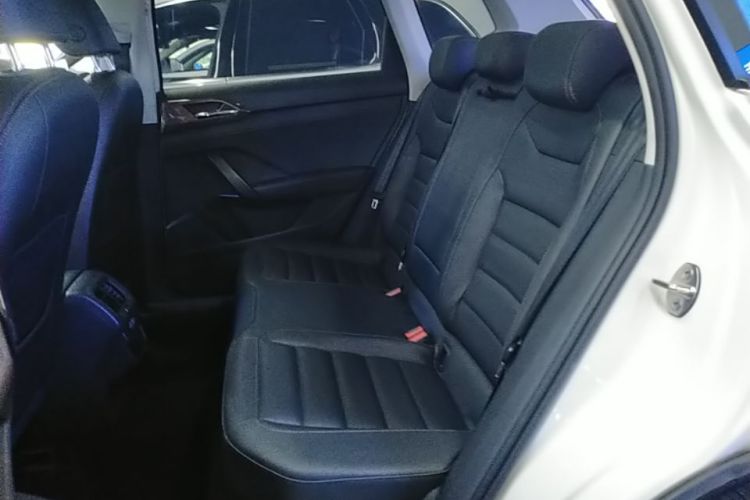 Volkswagen Tharu 2020 car image #17
