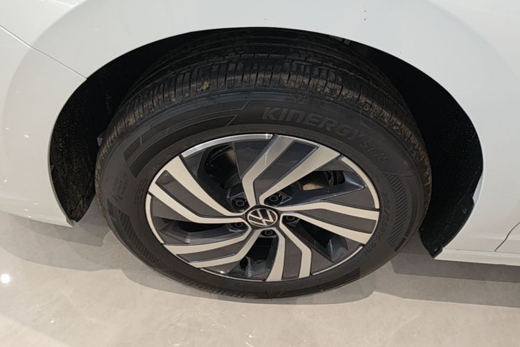 Volkswagen Bora 2026 car image #9