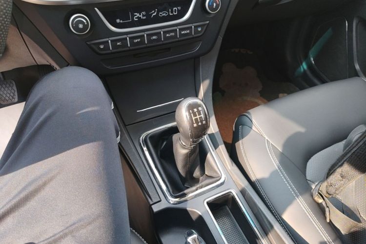 GEELY Emgrand 2017 car image #14