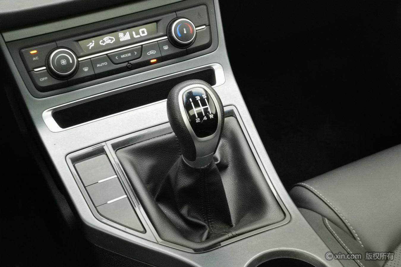 GEELY Emgrand 2019 #14 GEELY Emgrand 2019 car image #14