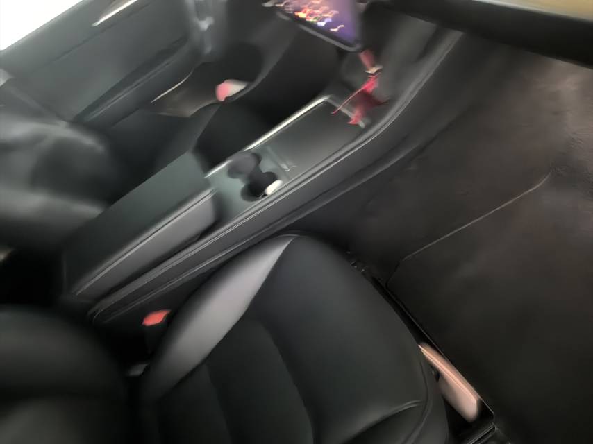 Tesla Model Y 2023 car image #3