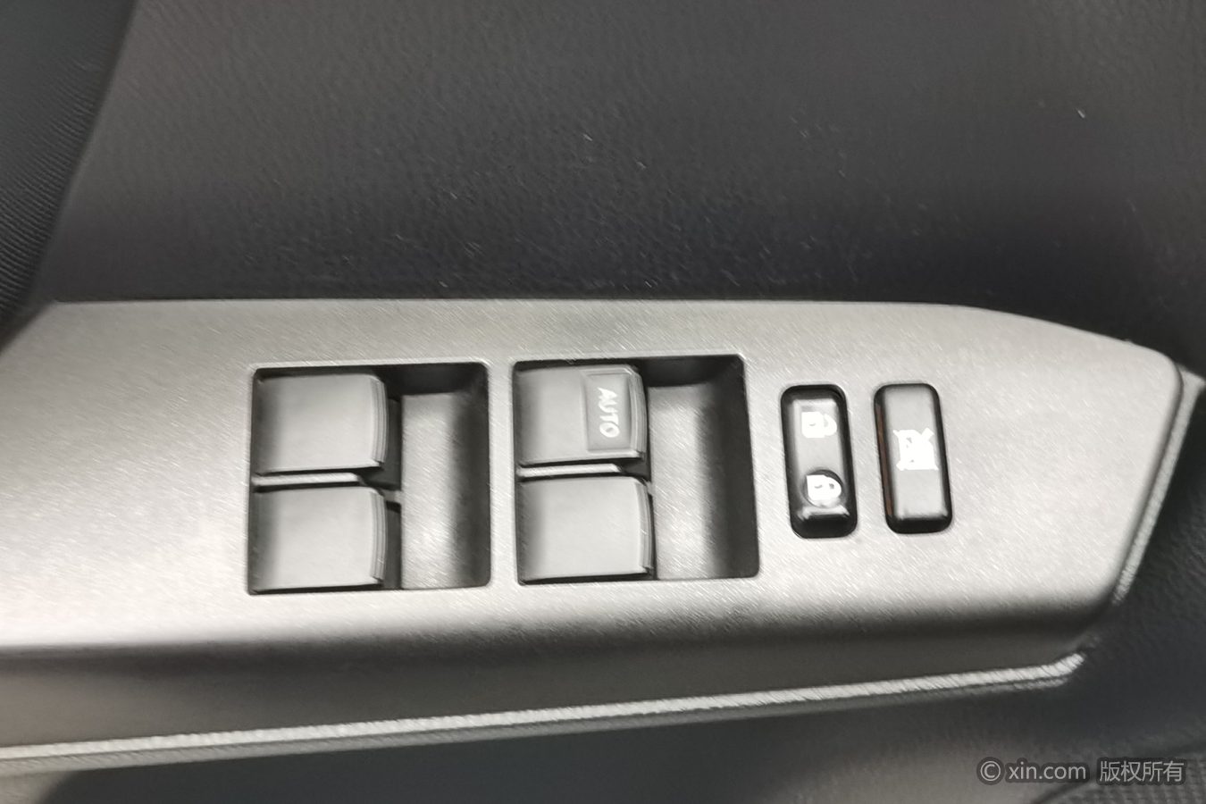 Toyota RAV4 2017 صورة سيارة #9